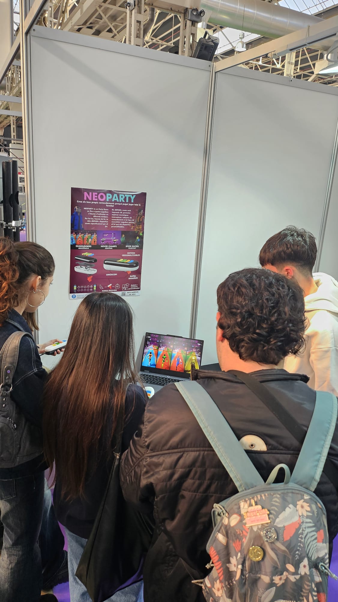 Gente probando NeoParty